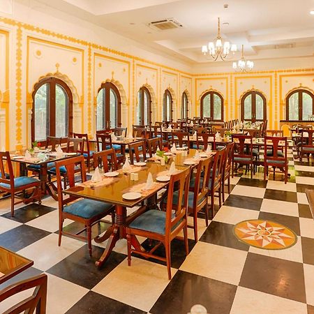 Club Mahindra Bharatpur Hotell Exteriör bild