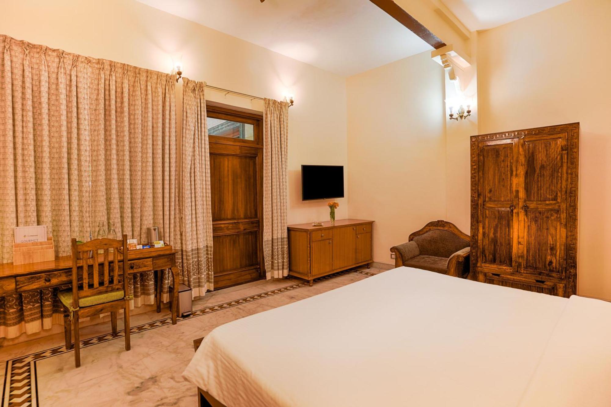 Club Mahindra Bharatpur Hotell Exteriör bild