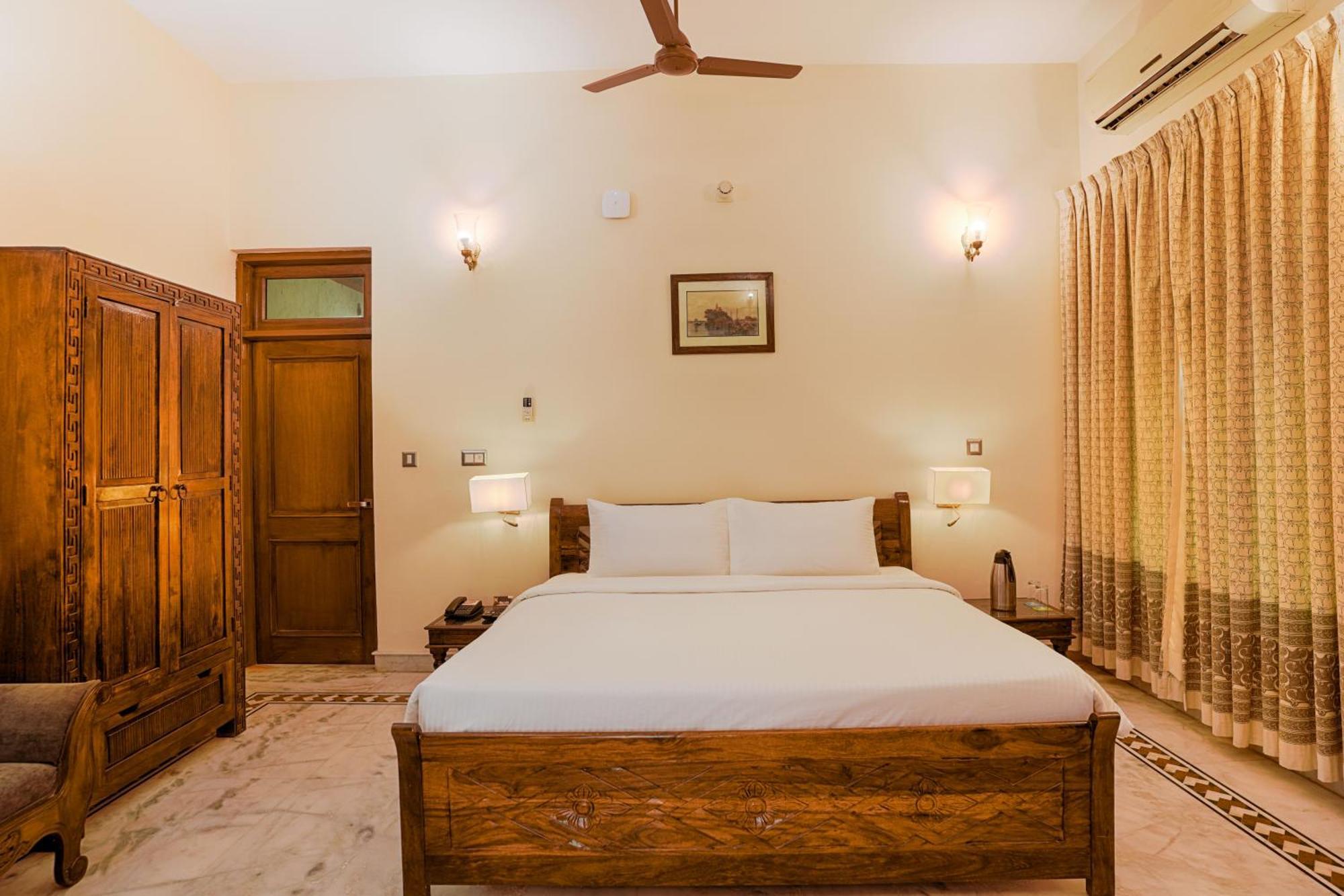 Club Mahindra Bharatpur Hotell Exteriör bild
