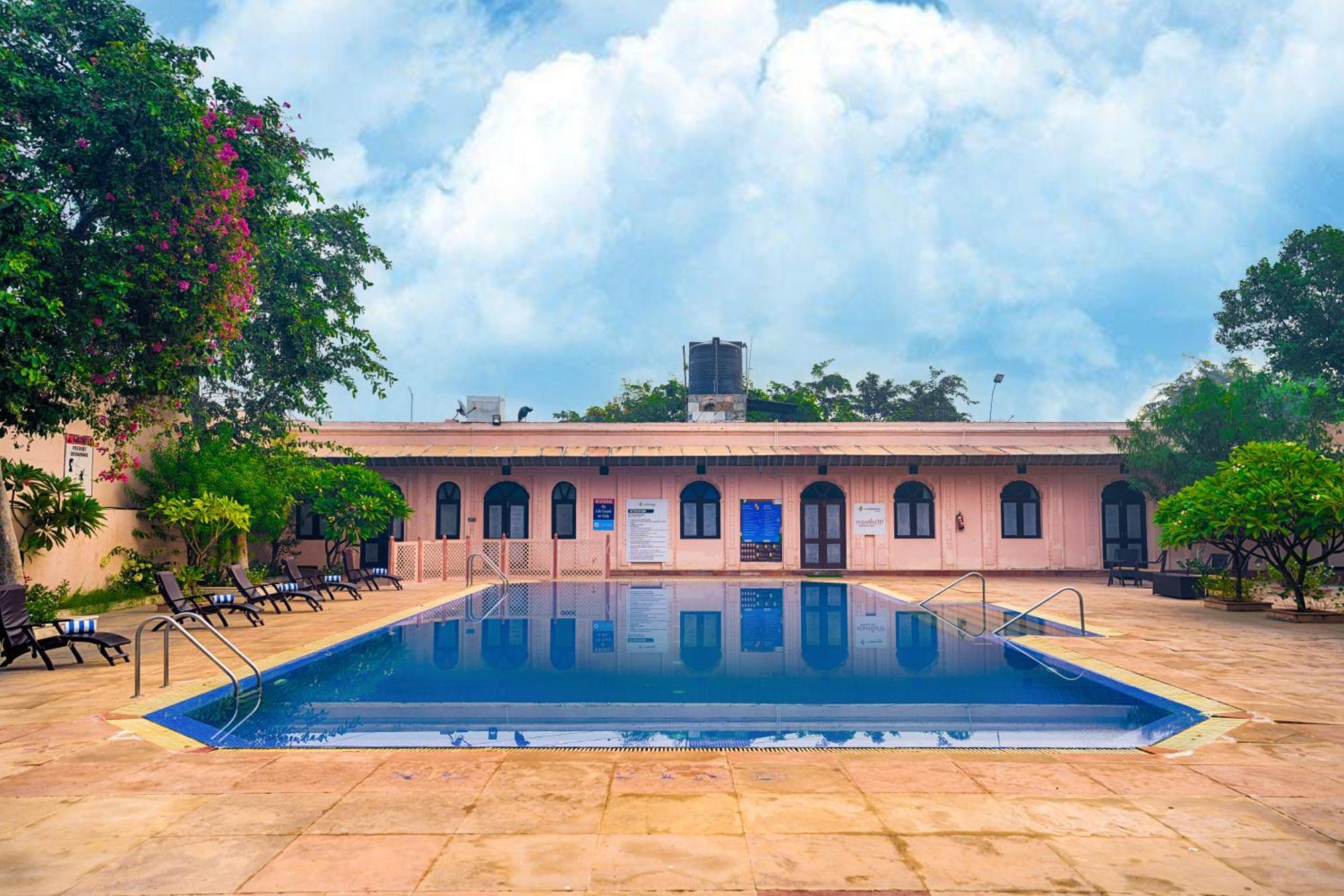 Club Mahindra Bharatpur Hotell Exteriör bild