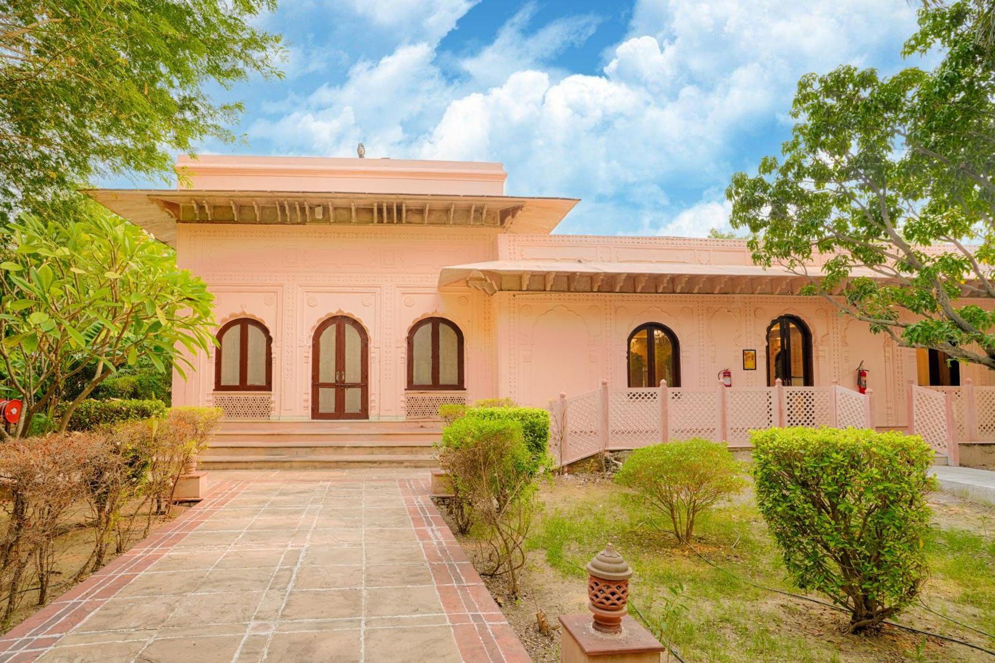 Club Mahindra Bharatpur Hotell Exteriör bild