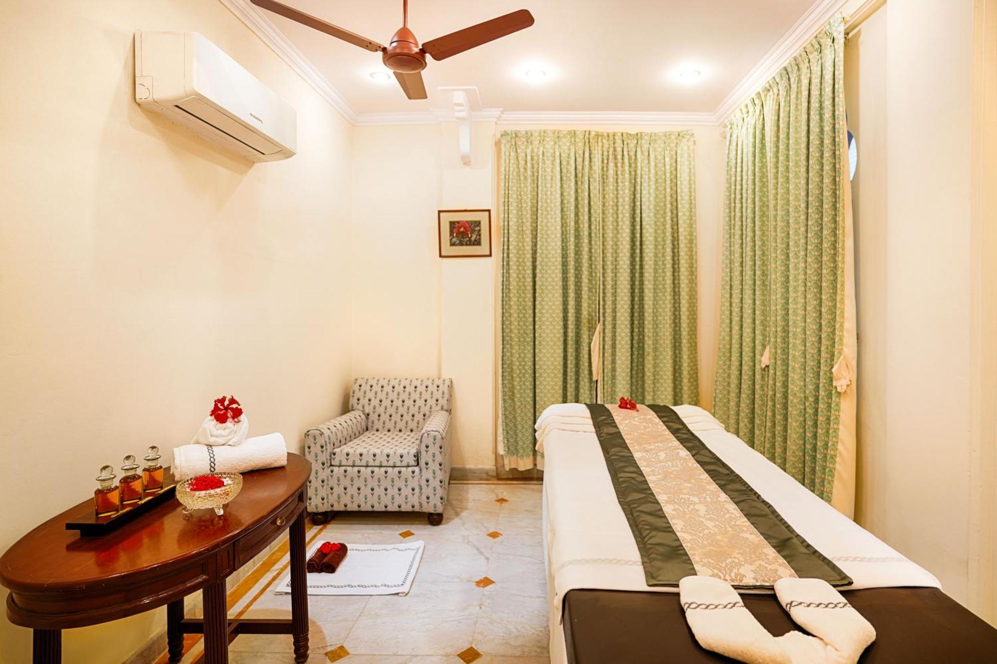 Club Mahindra Bharatpur Hotell Exteriör bild
