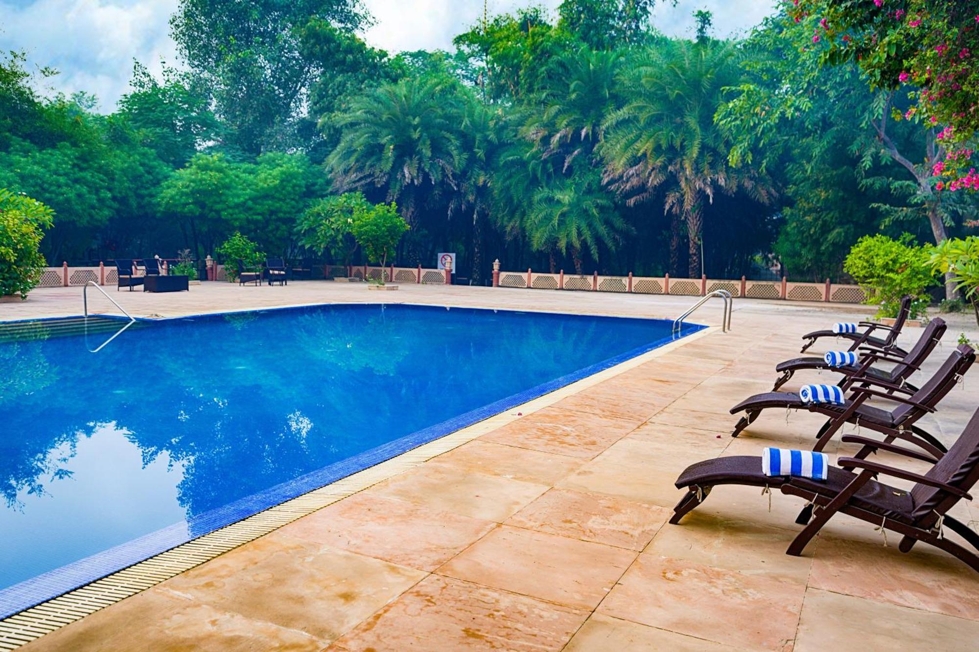 Club Mahindra Bharatpur Hotell Exteriör bild