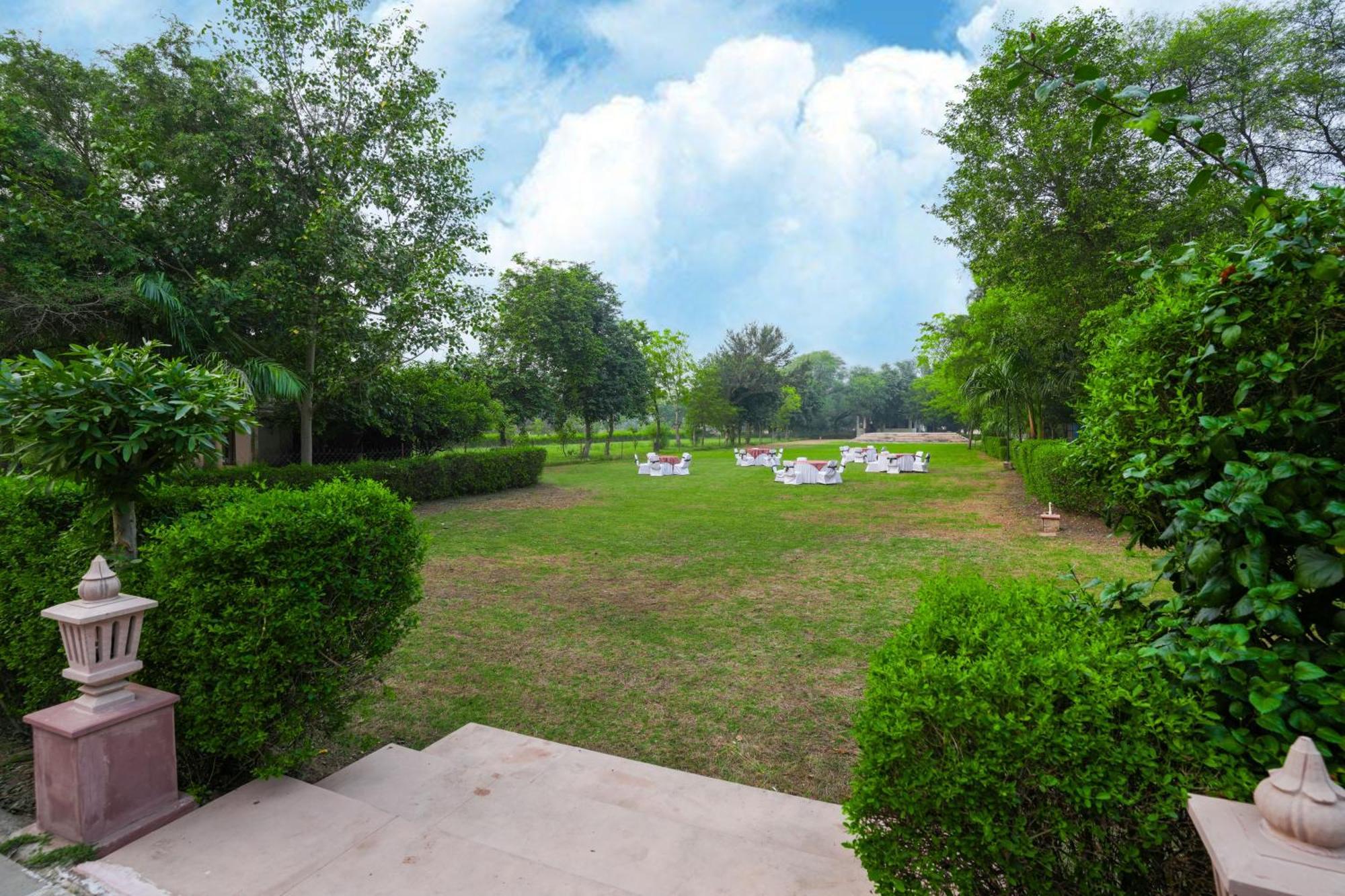 Club Mahindra Bharatpur Hotell Exteriör bild