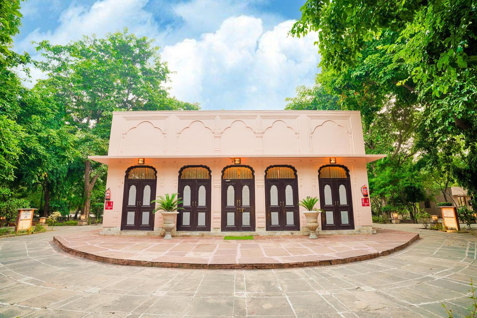 Club Mahindra Bharatpur Hotell Exteriör bild