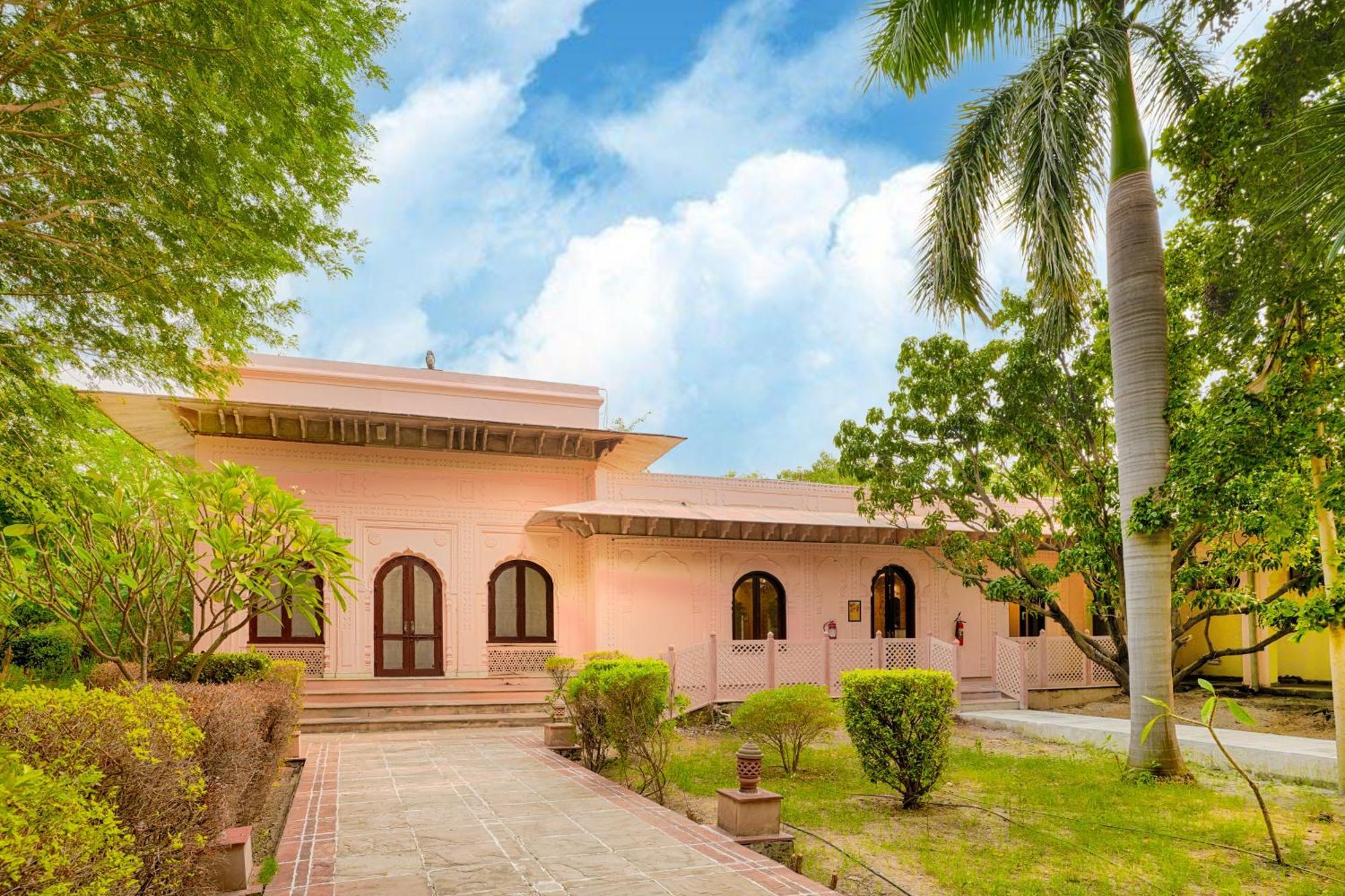 Club Mahindra Bharatpur Hotell Exteriör bild