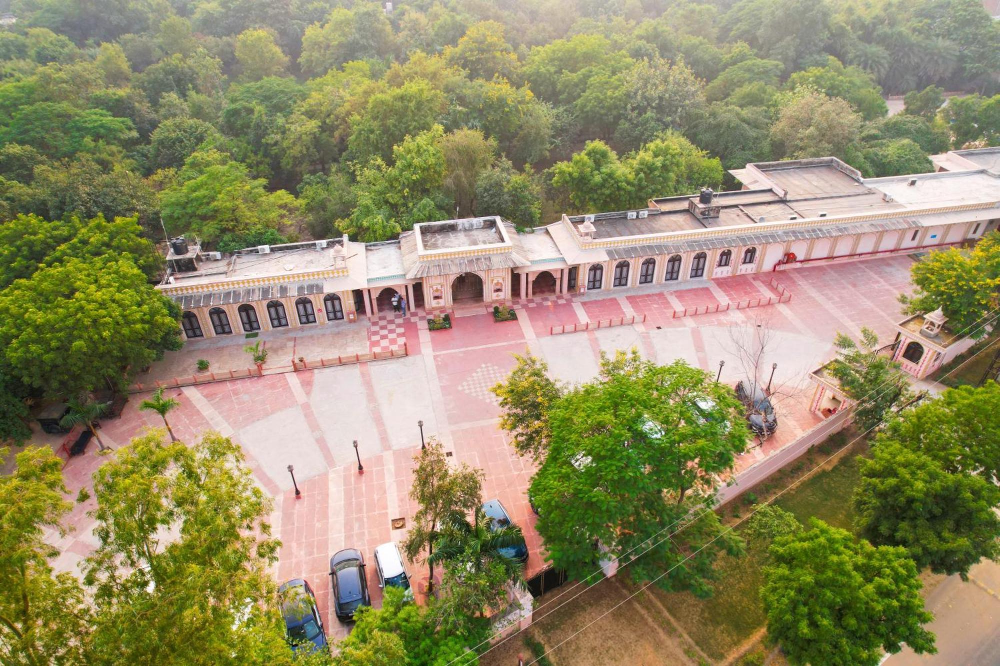 Club Mahindra Bharatpur Hotell Exteriör bild