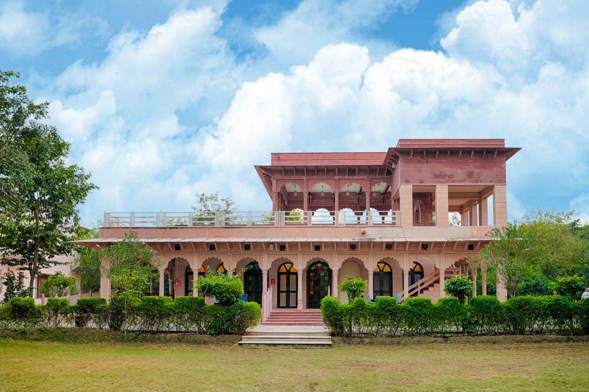 Club Mahindra Bharatpur Hotell Exteriör bild