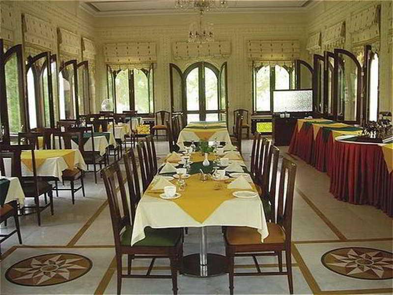 Club Mahindra Bharatpur Hotell Restaurang bild